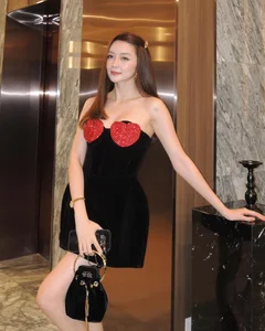 Singer Thieu Bao Trang Flaunts Stunning Beach Body in Tiny Bikini - image 1