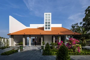 US Architecture Press Praises Charming and Simple Tiled Roof House in Dong Thap - image 12
