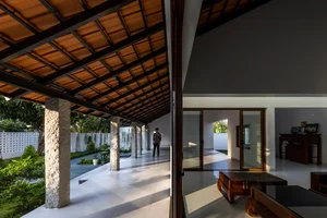 US Architecture Press Praises Charming and Simple Tiled Roof House in Dong Thap - image 2