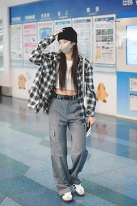 4 Gen Z K-Pop Idols Redefining Airport Fashion with Effortless Style - image 5