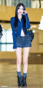 4 Gen Z K-Pop Idols Redefining Airport Fashion with Effortless Style - image 8