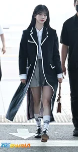 4 Gen Z K-Pop Idols Redefining Airport Fashion with Effortless Style - image 2