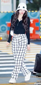 4 Gen Z K-Pop Idols Redefining Airport Fashion with Effortless Style - image 0