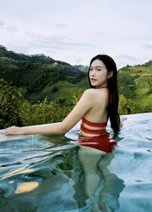 Doan Hai My Showcases Post-Pregnancy Glow in First Bikini Appearance After Giving Birth - image 5