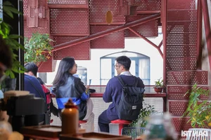 Thrilling Rooftop Cafe in Hanoi Offers Breathtaking Heights and Views - image 12