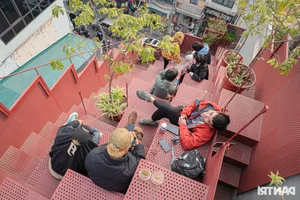 Thrilling Rooftop Cafe in Hanoi Offers Breathtaking Heights and Views - image 0