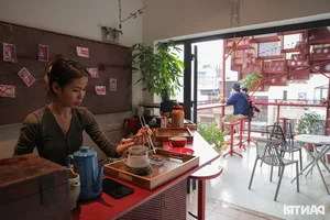 Thrilling Rooftop Cafe in Hanoi Offers Breathtaking Heights and Views - image 8