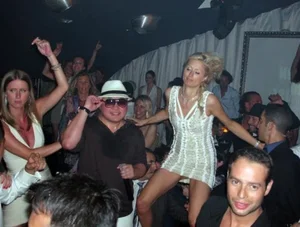The Lavish Lifestyle and Hollywood Connections of a Mysterious Billionaire - image 7