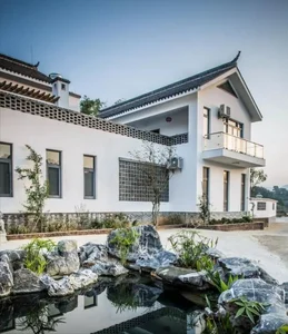 Luxury and Love: Discovering the 1,000m2 Estate Built for Aging in Style - image 6