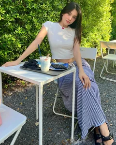 Tieu Vy Everyday Street Style: Chic Outfits Highlighting Her Tiny Waist - image 8