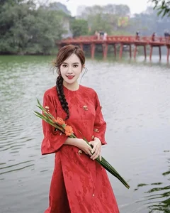 Timeless Elegance: Ly Hai's Wife Continues to Look Younger and More Stylish - image 0