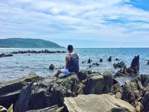 Hoanh Son Beach: The Ethereal Beauty Beneath the Deo Ngang Pass - image 5