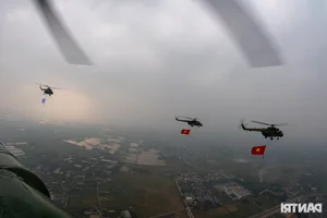 Spectacular Helicopter Display: Practicing the National Flag Procession for the International Defense Expo - image 6
