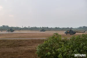 Spectacular Helicopter Display: Practicing the National Flag Procession for the International Defense Expo - image 14