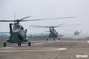Spectacular Helicopter Display: Practicing the National Flag Procession for the International Defense Expo - image 12