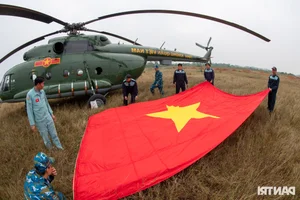 Spectacular Helicopter Display: Practicing the National Flag Procession for the International Defense Expo - image 11