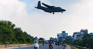 Casa Transport Aircraft Squadron Conducts Military Training Over Hanoi Skies - image 13
