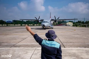 Casa Transport Aircraft Squadron Conducts Military Training Over Hanoi Skies - image 10