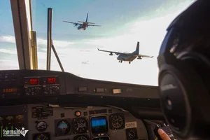 Casa Transport Aircraft Squadron Conducts Military Training Over Hanoi Skies - image 2
