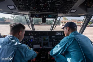 Casa Transport Aircraft Squadron Conducts Military Training Over Hanoi Skies - image 15
