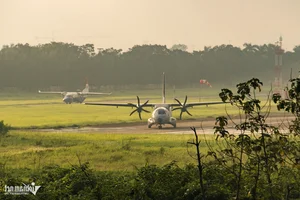 Casa Transport Aircraft Squadron Conducts Military Training Over Hanoi Skies - image 6