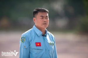 Casa Transport Aircraft Squadron Conducts Military Training Over Hanoi Skies - image 19