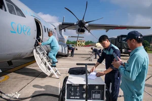 Casa Transport Aircraft Squadron Conducts Military Training Over Hanoi Skies - image 4