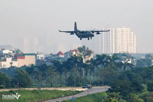 Casa Transport Aircraft Squadron Conducts Military Training Over Hanoi Skies - image 3