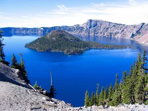 Exploring the Surreal Beauty of Crater Lake: The Deepest Lake in the United States - image 3