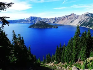 Exploring the Surreal Beauty of Crater Lake: The Deepest Lake in the United States - image 6