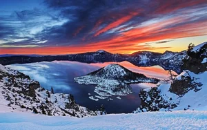 Exploring the Surreal Beauty of Crater Lake: The Deepest Lake in the United States - image 2