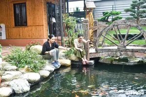 Inside a Hanoi Teacher's Dreamy European-Style House Filled with Flowers - image 9