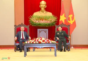 General Secretary To Lam Meets with China's Central Military Commission Vice Chairman - image 4