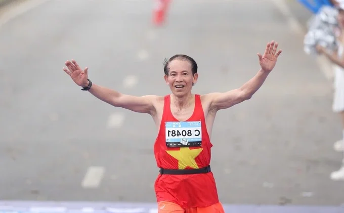 Kenyan Athlete Shatters Records at the VM Volvo All-Star Marathon