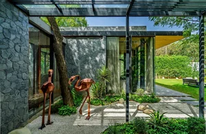 Neem Tree House: A C-Shaped Architectural Marvel in New Delhi - image 11