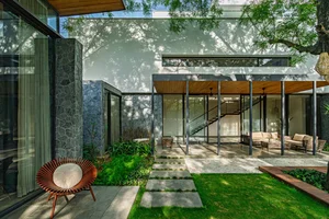 Neem Tree House: A C-Shaped Architectural Marvel in New Delhi - image 12