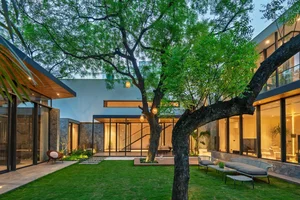 Neem Tree House: A C-Shaped Architectural Marvel in New Delhi - image 0