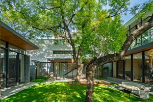 Neem Tree House: A C-Shaped Architectural Marvel in New Delhi - image 8