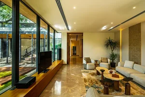 Neem Tree House: A C-Shaped Architectural Marvel in New Delhi - image 2
