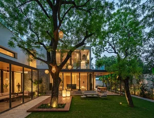 Neem Tree House: A C-Shaped Architectural Marvel in New Delhi - image 10