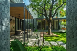 Neem Tree House: A C-Shaped Architectural Marvel in New Delhi - image 17