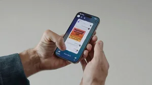 Exploring the Futuristic Liquid Glass UI Concept on iOS 26 - image 3