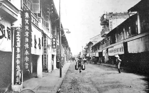 A Glimpse into the Daily Life of Cho Lon Residents Over 100 Years Ago - image 3