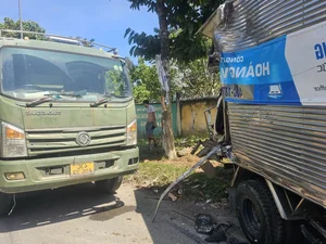 Da Nang Traffic Incident: Parked Truck Severely Deformed in Sudden Collision - image 6