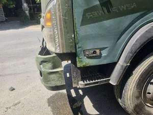 Da Nang Traffic Incident: Parked Truck Severely Deformed in Sudden Collision - image 2
