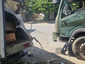 Da Nang Traffic Incident: Parked Truck Severely Deformed in Sudden Collision - image 9