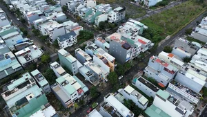Stunning 4-Story Townhouse in Da Nang Blends Tradition with Modernity - image 1