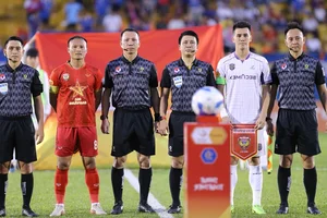 Ha Tinh Extends Unbeaten Streak to Thirteen After Intense Draw with Binh Duong - image 5