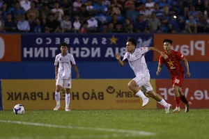 Ha Tinh Extends Unbeaten Streak to Thirteen After Intense Draw with Binh Duong - image 8
