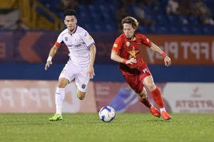 Ha Tinh Extends Unbeaten Streak to Thirteen After Intense Draw with Binh Duong - image 1